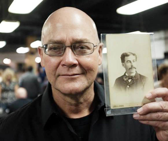 Jeff-Mudgett-Meghan-Markle-cousin-HH-Holmes-jack-the-ripper-1329749.jpg Jeff-Mudgett-Meghan-Markle-cousin-HH-Holmes-jack-the-ripper-1329749.jpg